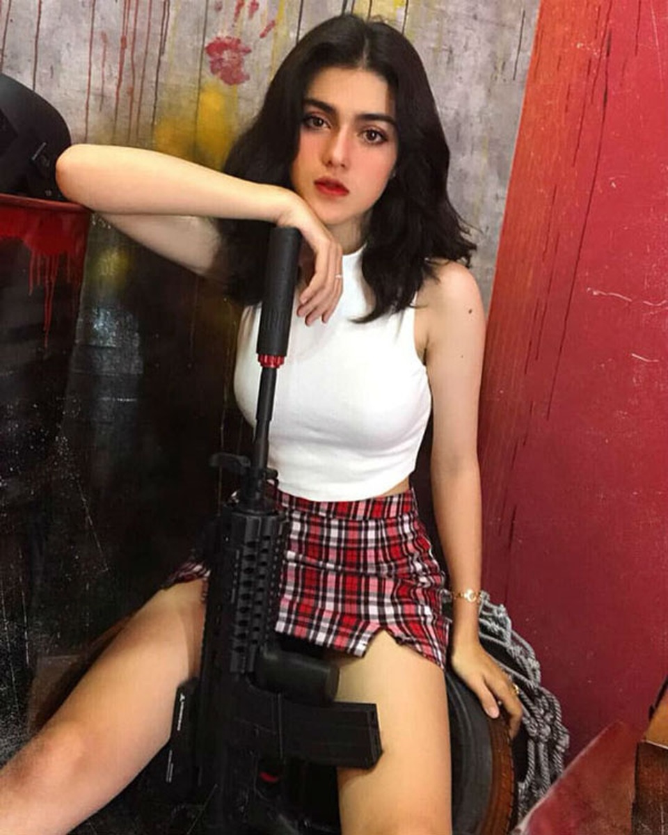 Nữ sinh Việt lai Tây tư vấn cách mặc áo 2 dây, crop top - 10 Nữ sinh Việt lai Tây tư vấn cách mặc áo 2 dây, crop top - 10