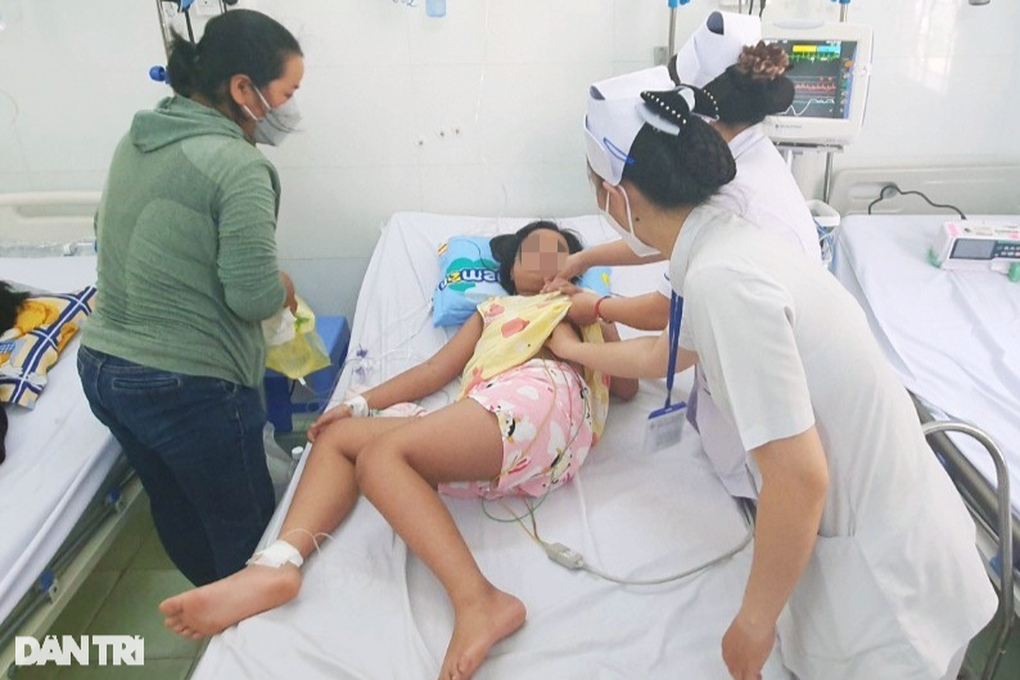 Vì sao TPHCM chỉ đạo khẩn triển khai quy trình báo động đỏ sốt xuất huyết? - 2 Vì sao TPHCM chỉ đạo khẩn triển khai quy trình báo động đỏ sốt xuất huyết? - 2