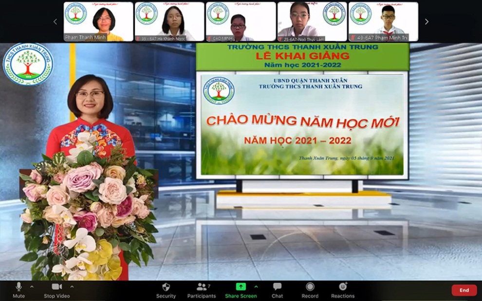 Học sinh giữa tâm dịch Thanh Xuân Trung chào đón năm học mới - 1 Học sinh giữa tâm dịch Thanh Xuân Trung chào đón năm học mới - 1