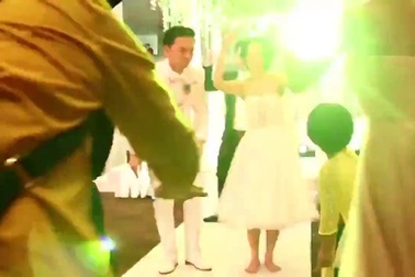 Cặp đôi nhảy flashmob trong đám cưới "ngôn tình".