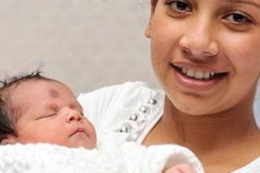 11 tuổi lên chức mẹ đúng vào ngày cưới