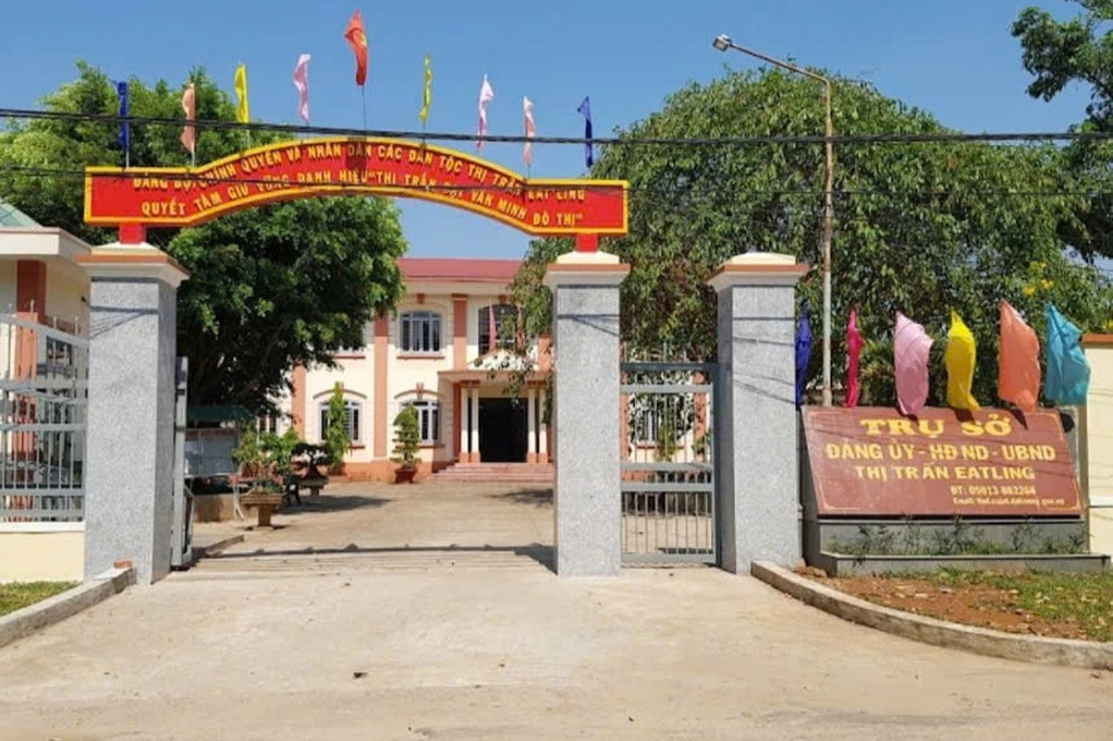 Nhận nhiệm vụ mới cả tháng, Bí thư xã vẫn giữ chức Chủ tịch HĐND thị trấn - 1 Nhận nhiệm vụ mới cả tháng, Bí thư xã vẫn giữ chức Chủ tịch HĐND thị trấn - 1