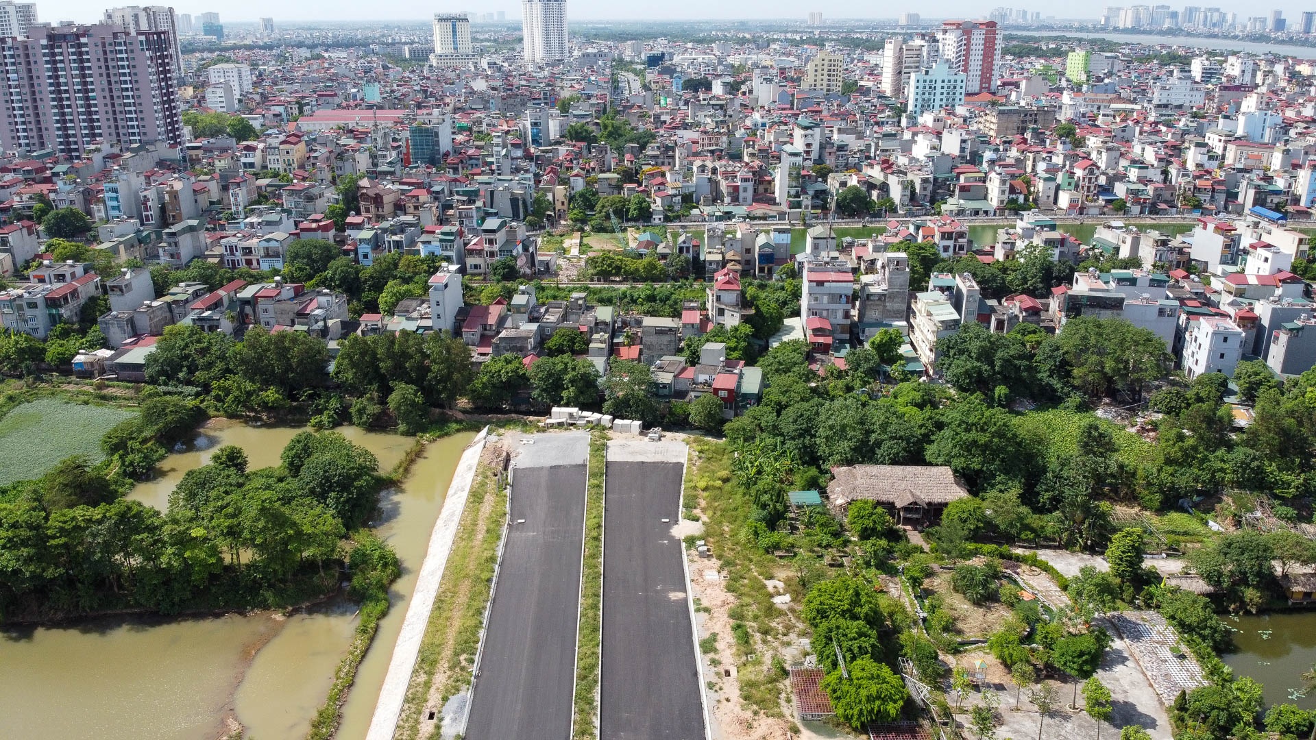 Toàn cảnh con đường nghìn tỷ tại Hà Nội: Làm được vài trăm mét sau 2 năm - 5 Toàn cảnh con đường nghìn tỷ tại Hà Nội: Làm được vài trăm mét sau 2 năm - 5