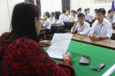 Hà Tĩnh: Mưa lớn, nhiều trường khai giảng ngay trong lớp học