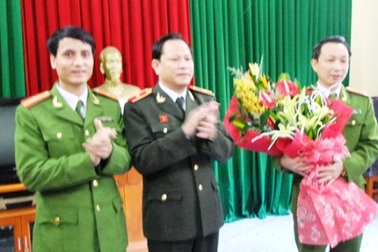 Thưởng nóng chuyên án bắt hơn 100.000 viên ma túy tổng hợp