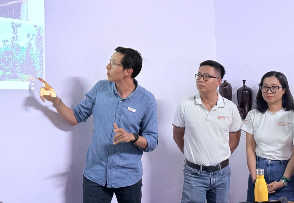 Đại sứ EU gặp gỡ nông dân Đắc Lak, thử ca cao tại vườn - 3 Đại sứ EU gặp gỡ nông dân Đắc Lak, thử ca cao tại vườn - 3