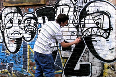 Graffiti - Nghệ thuật hay phá hoại?  