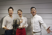 Ca sĩ Tuấn Hưng, Minh Quân, Thu Thủy hát ca khúc Đại hội Đoàn TP Hà Nội