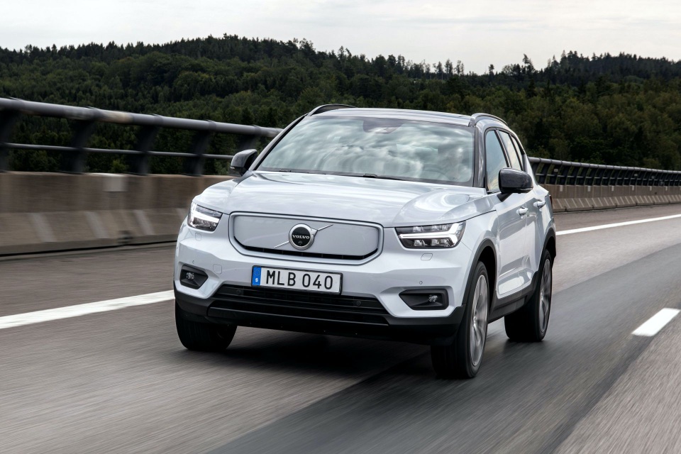 Mẫu xe chạy điện đầu tiên của Volvo chưa sản xuất đã cháy hàng - 3 Mẫu xe chạy điện đầu tiên của Volvo chưa sản xuất đã cháy hàng - 3