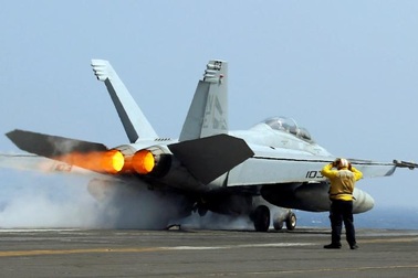 Sức mạnh tàu sân bay Mỹ tuần tra ở Biển Đông