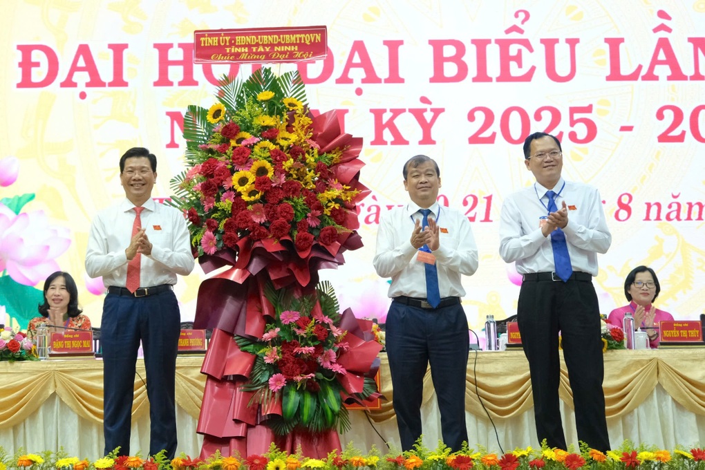 Đảng bộ cơ quan Đảng tỉnh Tây Ninh thống nhất 5 chỉ tiêu nhiệm kỳ mới - 2 Đảng bộ cơ quan Đảng tỉnh Tây Ninh thống nhất 5 chỉ tiêu nhiệm kỳ mới - 2
