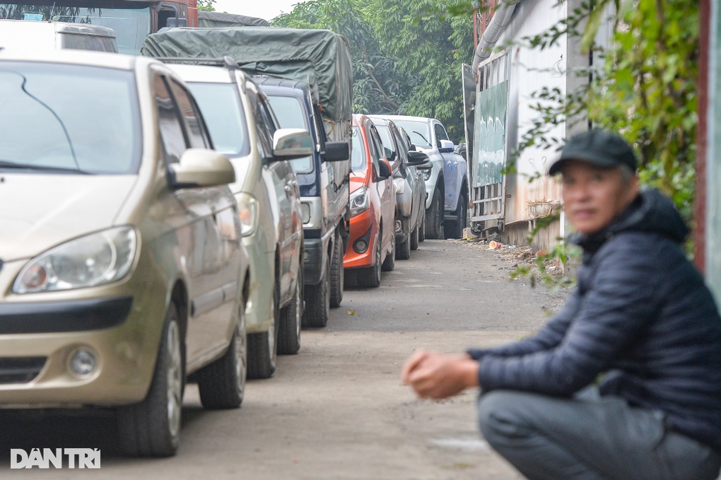 Ám ảnh đi đăng kiểm: Bị công an giữ nửa ngày, xếp hàng xuyên đêm chờ lấy số - 5 Ám ảnh đi đăng kiểm: Bị công an giữ nửa ngày, xếp hàng xuyên đêm chờ lấy số - 5