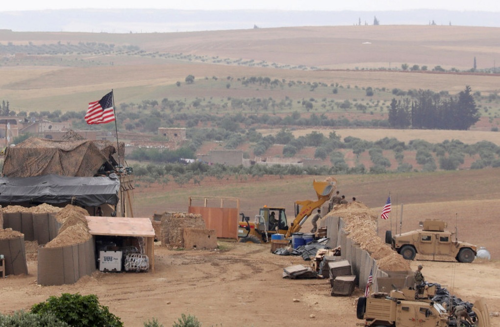 15 tên lửa khai hỏa, dồn dập tấn công căn cứ quân sự Mỹ ở Syria - 1 15 tên lửa khai hỏa, dồn dập tấn công căn cứ quân sự Mỹ ở Syria - 1