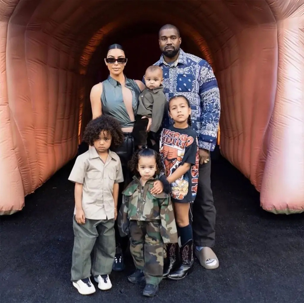 Con gái Kim Kardashian thừa kế hàng tỷ USD vẫn muốn làm nhân viên pha chế - 4