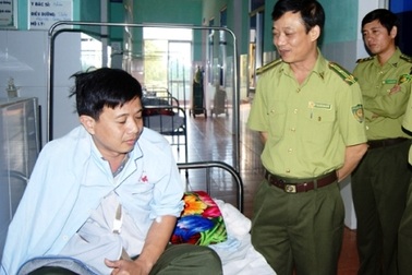Vụ phó trạm trưởng trạm kiểm lâm bị đánh: Nhóm đối tượng gọi điện cầu xin