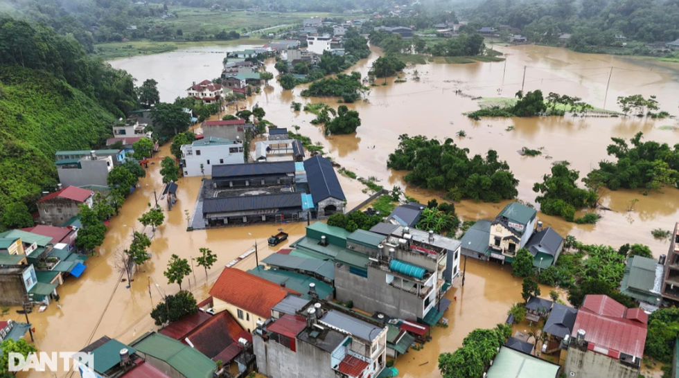 Sống với lũ, không bị bất ngờ - 1