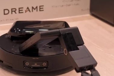 Robot tích hợp cánh tay để nhặt đồ đạc của Dreame