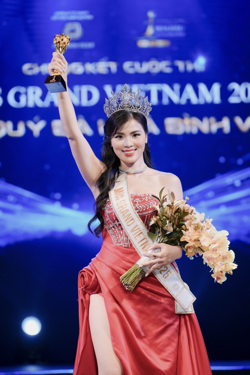 Nữ cán bộ ngành khoa học đăng quang Hoa hậu Quý bà Hòa bình Việt Nam 2025 - 1 Nữ cán bộ ngành khoa học đăng quang Hoa hậu Quý bà Hòa bình Việt Nam 2025 - 1