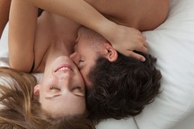 Phụ nữ muốn trẻ lâu hãy thường xuyên làm "chuyện ấy"