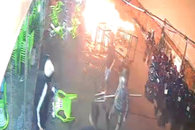 Băng giang hồ cầm mã tấu, bom xăng xông vào quán ốc chém... nhầm người