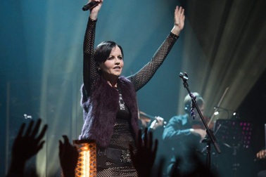 Trưởng nhóm nhạc rock The Cranberries đột ngột qua đời ở tuổi 46