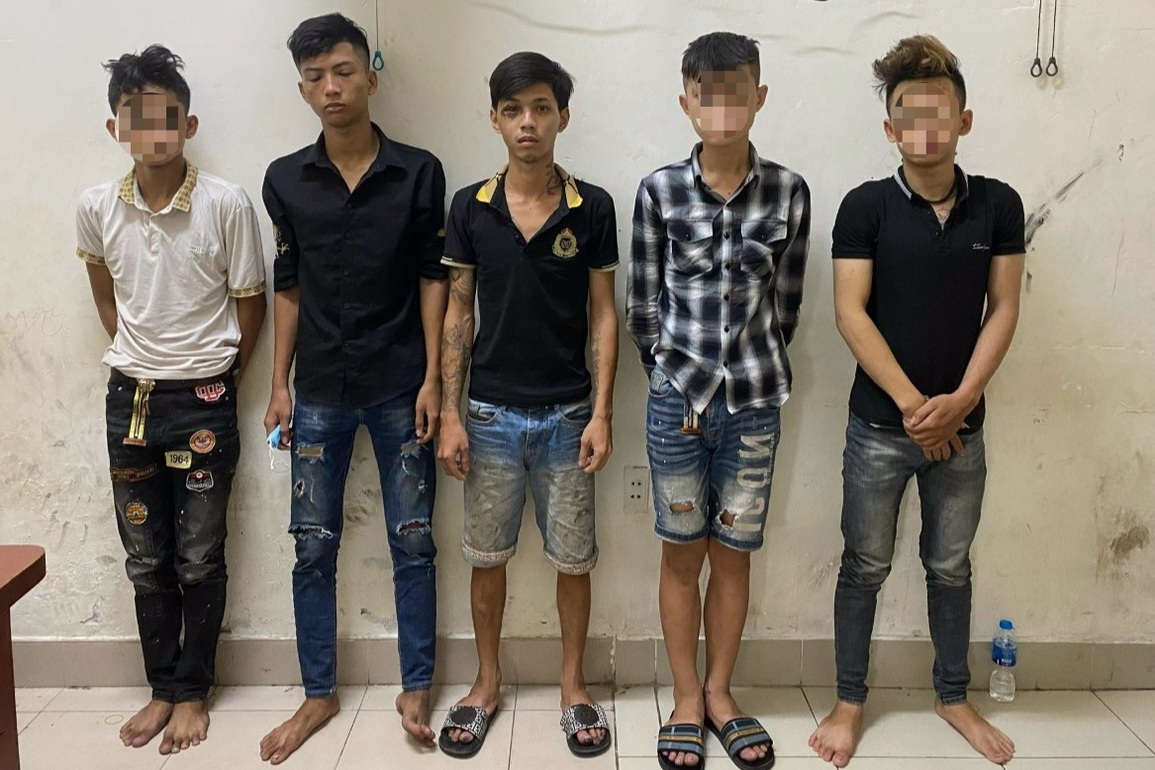 Bắt băng nhóm dùng cây ba chỉa tấn công, cướp xe máy - 1 Bắt băng nhóm dùng cây ba chỉa tấn công, cướp xe máy - 1