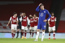 Thua sốc Arsenal, HLV Lampard giận học trò tím mặt vì quá lười chạy