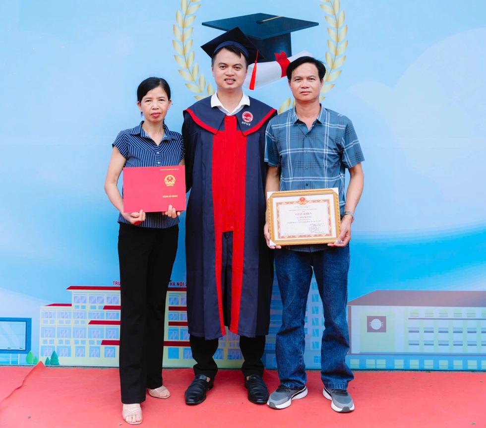 Thủ khoa Đại học Sư phạm bị bố giận thời gian dài vì lý do bất ngờ - 2