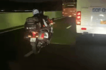 2 mô tô che biển số phóng như "bay" trên cao tốc Phan Thiết - Dầu Giây