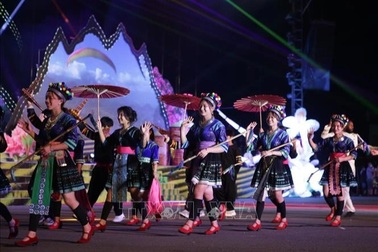 Hàng nghìn người tham dự "Tuần du lịch - Văn hóa Lai Châu"