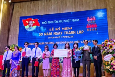 AIC Group tặng 1.000 điện thoại “9999 Hy vọng” giúp người khiếm thị làm nên điều kỳ diệu