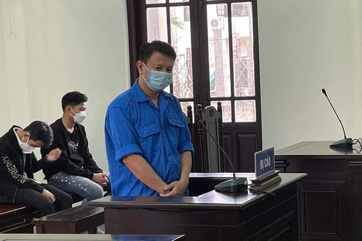 Dùng dao để thông chốt kiểm dịch, gã đàn ông nhận kết đắng - 1 Dùng dao để thông chốt kiểm dịch, gã đàn ông nhận kết đắng - 1