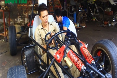 Cận cảnh xe đua Công thức 1 giá 150 triệu “made in Vietnam”