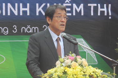 Đại sứ Nhật Bản cổ vũ trận bóng kịch tính của trẻ khiếm thị Việt Nam