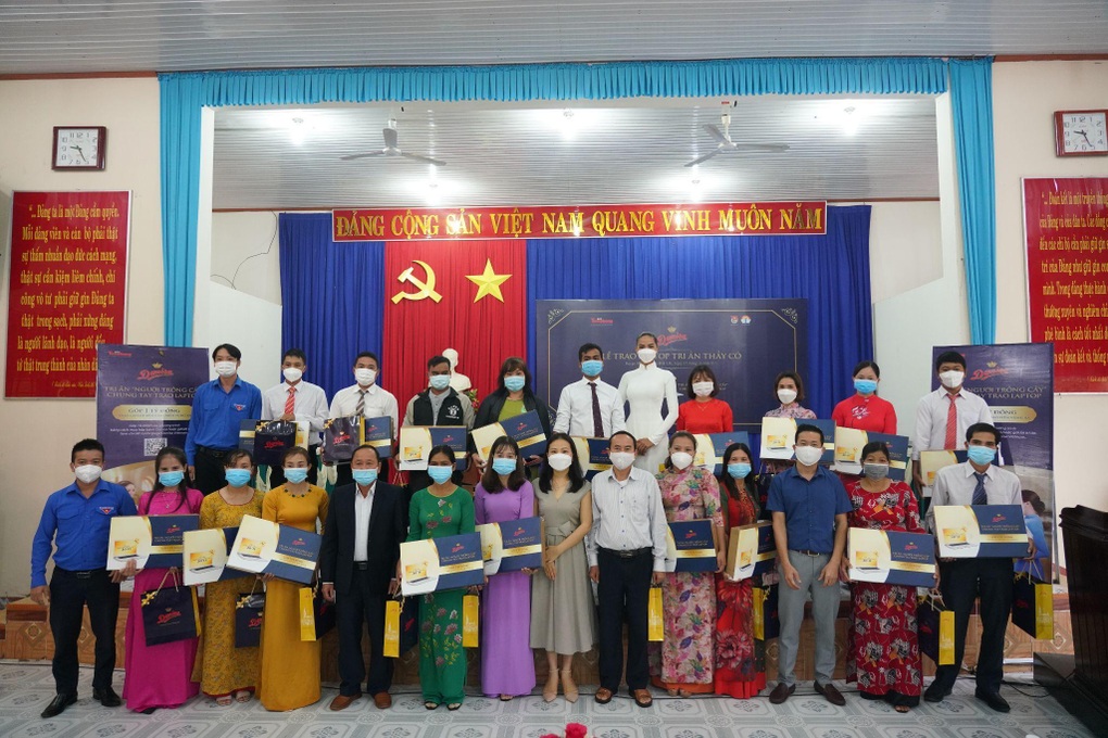 Danisa viết tiếp hành trình tri ân thầy cô giáo vùng sâu, vùng xa - 2 Danisa viết tiếp hành trình tri ân thầy cô giáo vùng sâu, vùng xa - 2