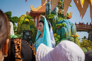 Vạn người chiêm bái lễ hội Quán Thế Âm Đà Nẵng