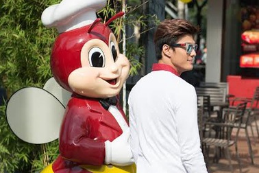 Bắt gặp Lâm Vinh Hải siêu cool đi ăn trưa