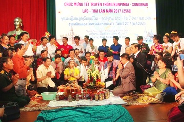 Tổ chức Tết cổ truyền cho du học sinh Lào, Thái Lan