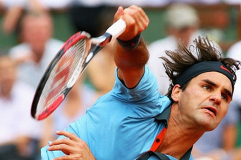 Federer lọt vào bán kết, Serena thua tức tưởi