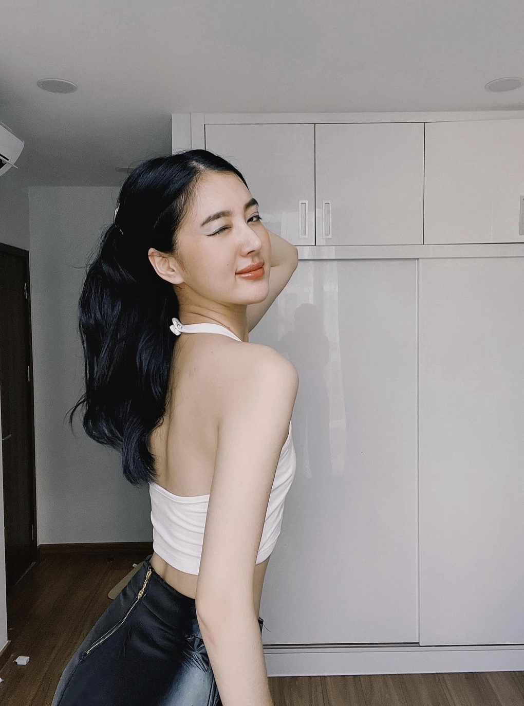 Bạn gái kém 17 tuổi của Hồ Quang Hiếu: Cao 1,8m, hình thể nóng bỏng - 10 Bạn gái kém 17 tuổi của Hồ Quang Hiếu: Cao 1,8m, hình thể nóng bỏng - 10