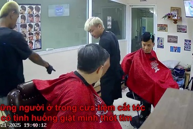 Máy sấy tóc bất ngờ phát nổ và bốc cháy ngay trên tay thợ cắt tóc