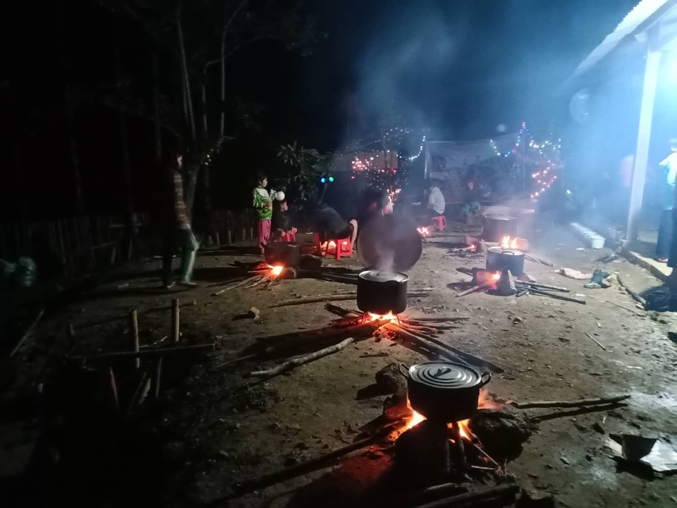 Thầy trò vùng cao cùng nấu bánh chưng tặng học sinh nghèo đón Tết - 8 Thầy trò vùng cao cùng nấu bánh chưng tặng học sinh nghèo đón Tết - 8
