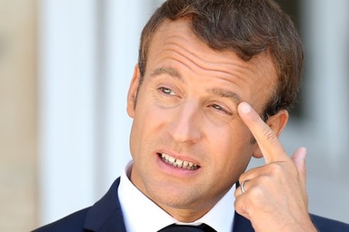 Sau chiến thắng vang dội, tỷ lệ ủng hộ Tổng thống Pháp xuống thấp kỷ lục