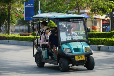 Sắp dừng hoạt động xe điện chở khách ở biển Sầm Sơn