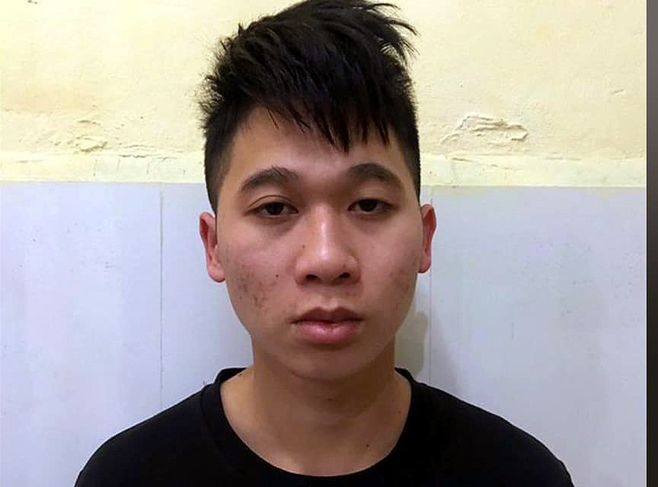 Hà Nội: Say rượu ngủ vỉa hè, nam thanh niên nhận kết đắng - 1 Hà Nội: Say rượu ngủ vỉa hè, nam thanh niên nhận kết đắng - 1