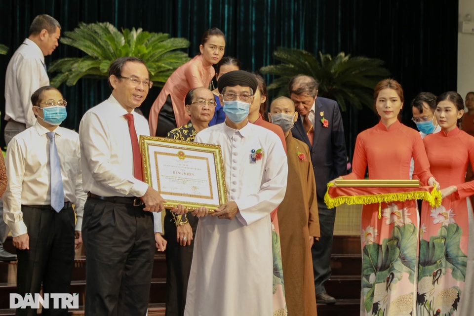 Việc tôi làm, tôi không nghĩ được lên tuốt trên này kể với lãnh đạo - 1 Việc tôi làm, tôi không nghĩ được lên tuốt trên này kể với lãnh đạo - 1