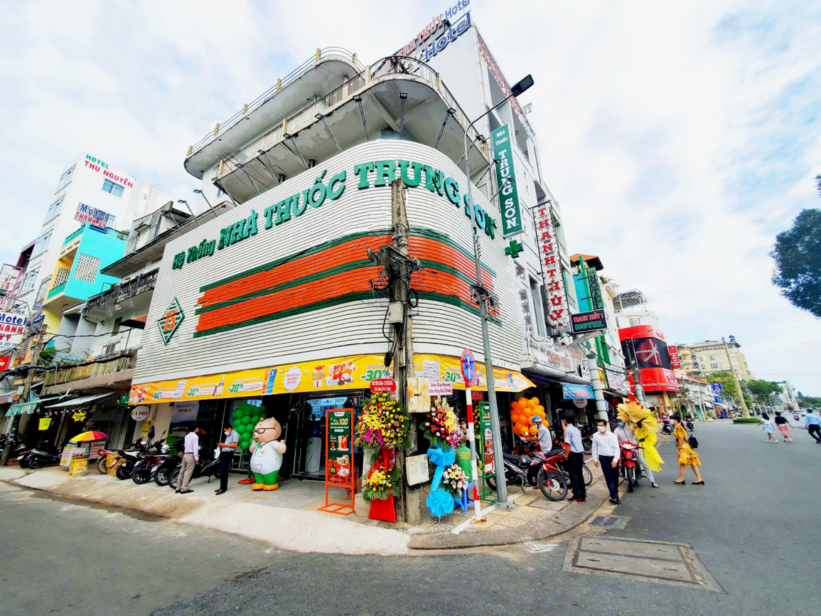 Trung Sơn Pharma mừng nhà thuốc thứ 100 của hệ thống tại Mekong - 1 Trung Sơn Pharma mừng nhà thuốc thứ 100 của hệ thống tại Mekong - 1