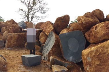 “Đá tặc” mở “công trường” trên đất của trưởng thôn tại Gia Lai!