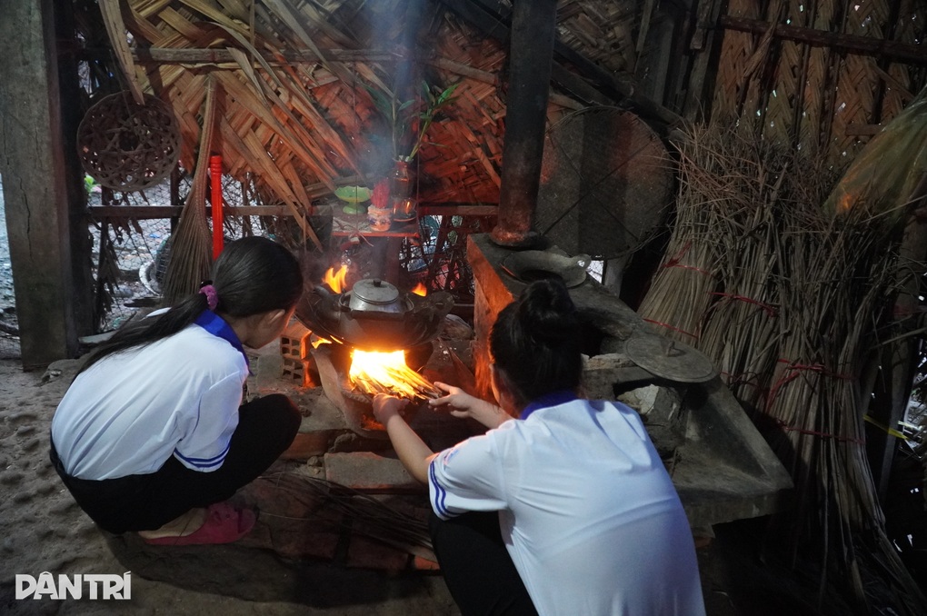 Chồng và chị chồng mất do ung thư, người vợ kiệt sức, không lo được cho con - 2