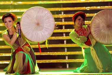 Phương Thanh đằm thắm với áo tứ thân